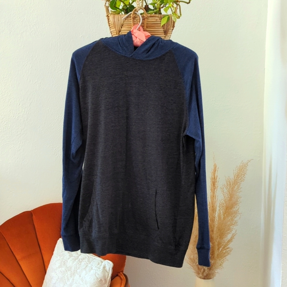Men's hooded t shirt